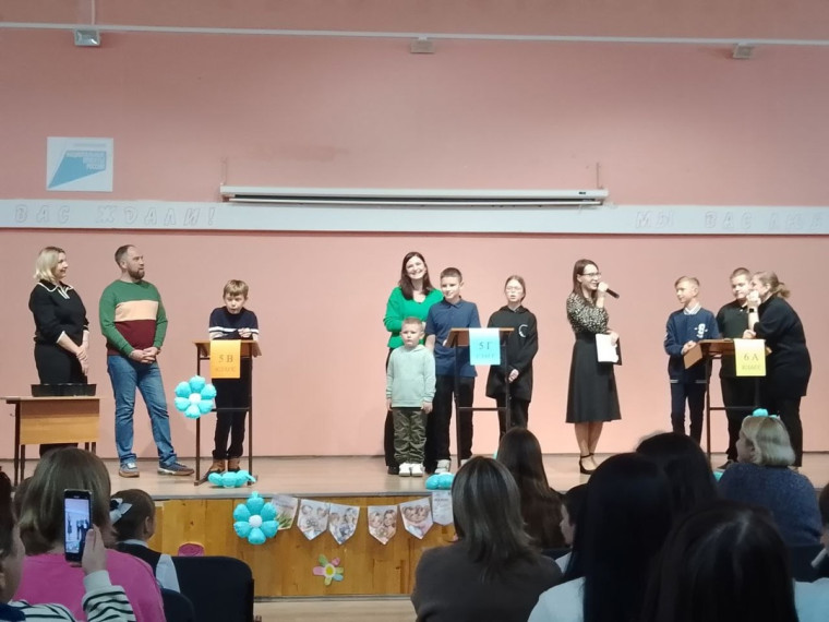 Празднично-игровая программа "Ах, какая наша мама!".